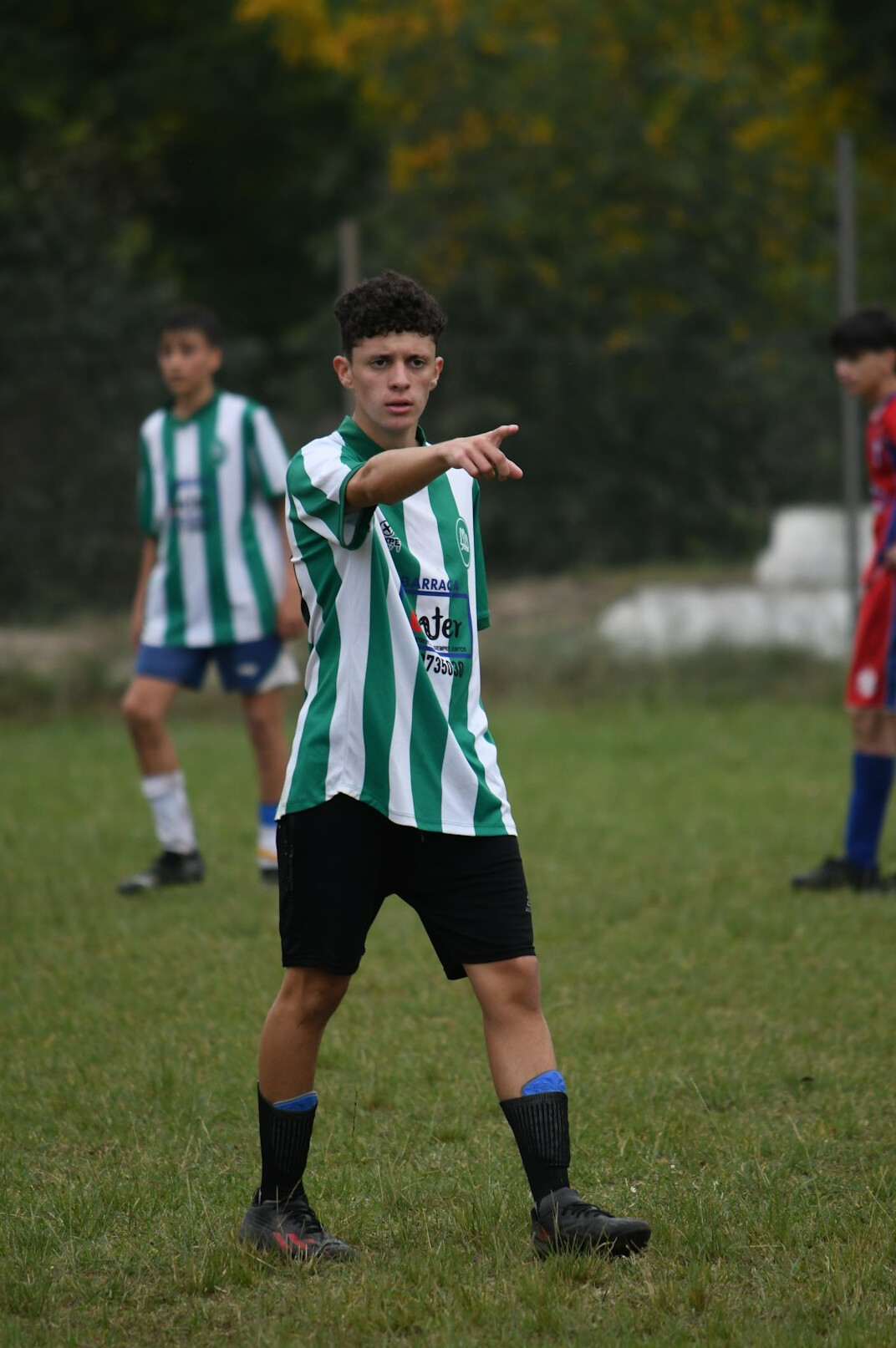 uruguayan soccer player celebrating goal